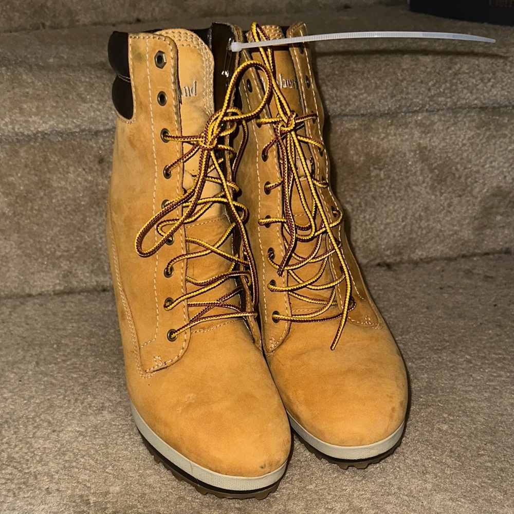 Timberland Women's Yellow Lace-Up Boots